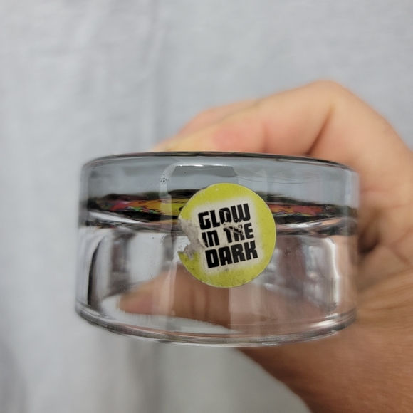 Sugar Skull glow in the dark ashtray. (300) - Picture 3 of 6